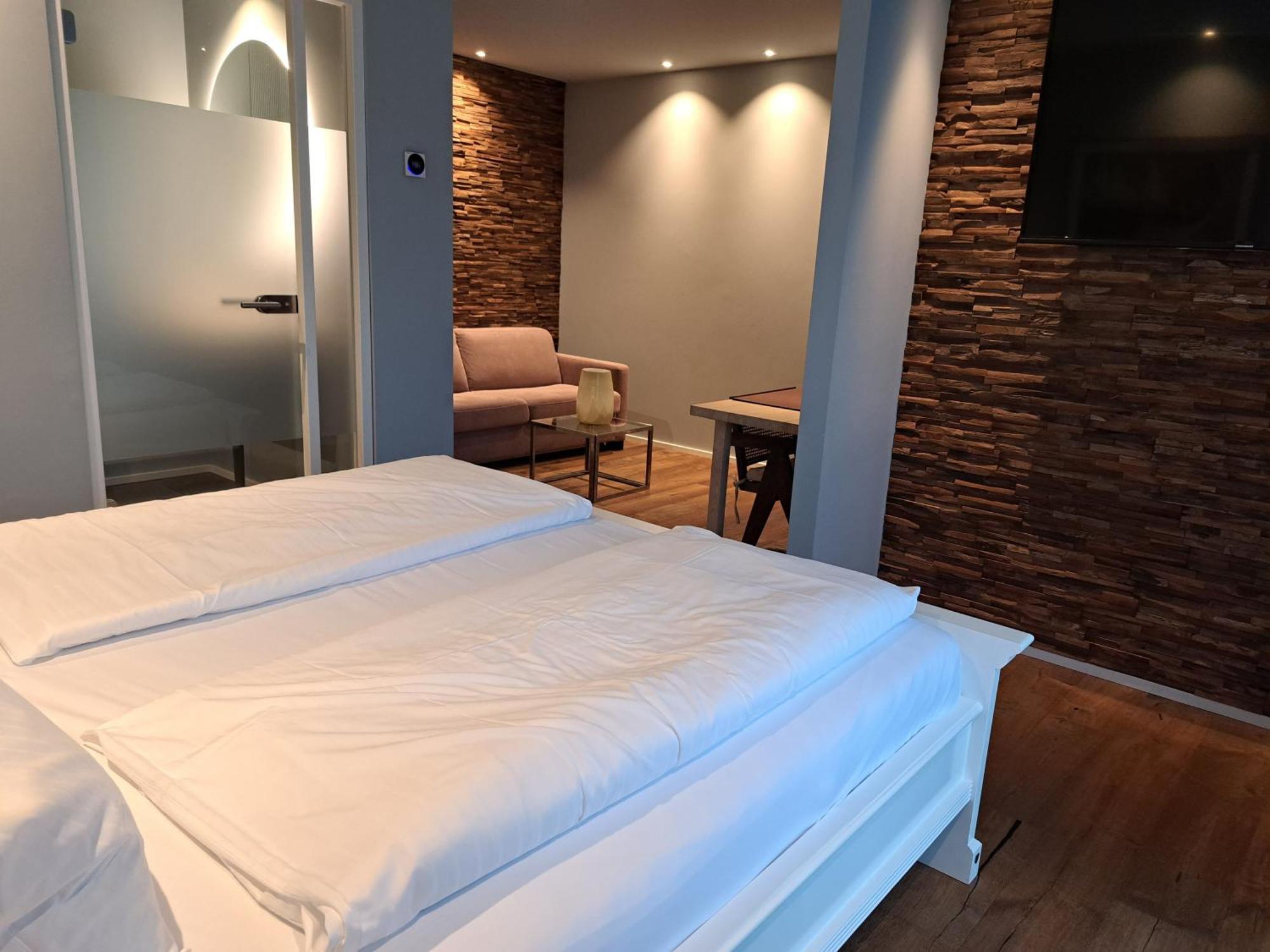 Motelplushotel Biggeseefront Olpe bei Meschede Exteriör bild